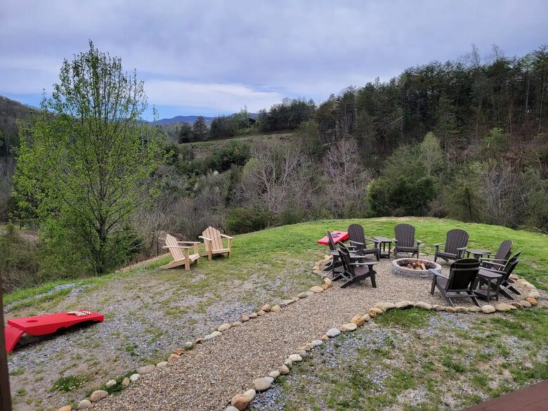 Luxury Cabin GETAWAY-Location-View-HotTub+more - Sevierville, Tennessee
