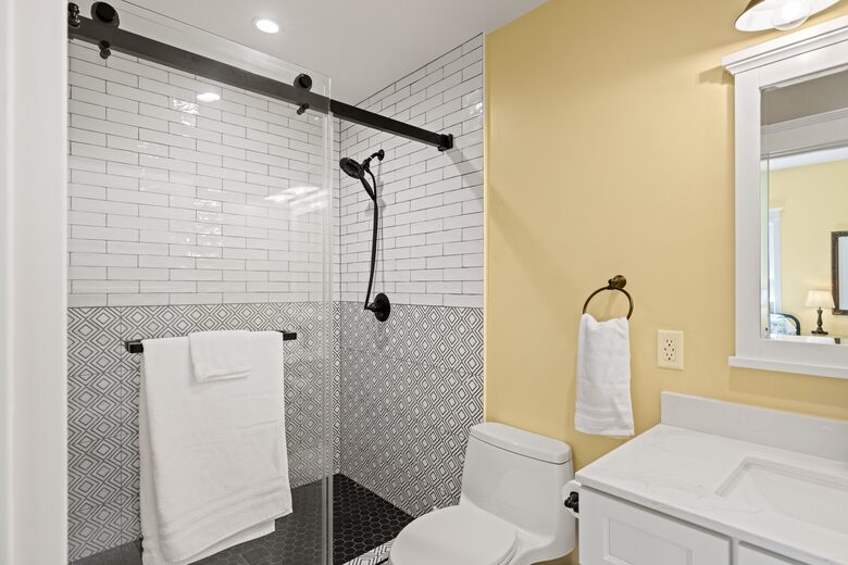 Full bathroom off second bedroom
