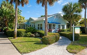 Beautiful Clearwater Beach Home & Cottage | Across from Beach - Clearwater Beach, Florida