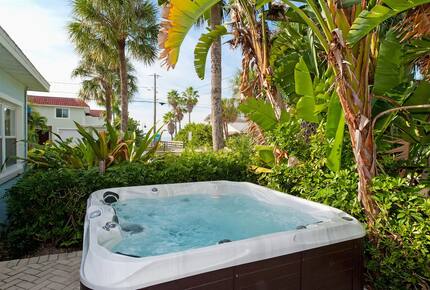 Beautiful Clearwater Beach Home & Cottage | Across from Beach - Clearwater Beach, Florida