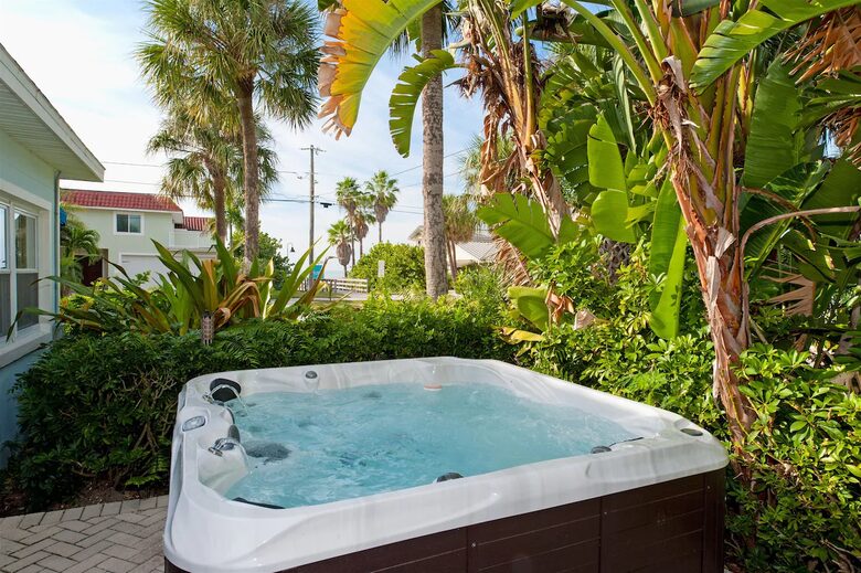 Beautiful Clearwater Beach Home & Cottage | Across from Beach - Clearwater Beach, Florida