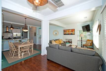 Beautiful Clearwater Beach Home & Cottage | Across from Beach - Clearwater Beach, Florida