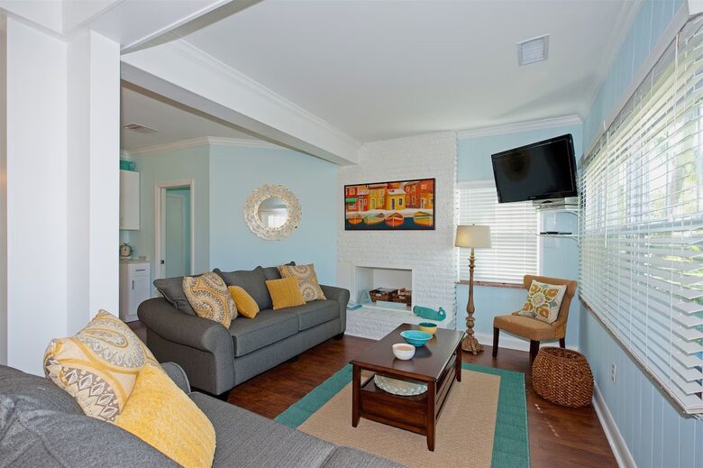 Beautiful Clearwater Beach Home & Cottage | Across from Beach - Clearwater Beach, Florida