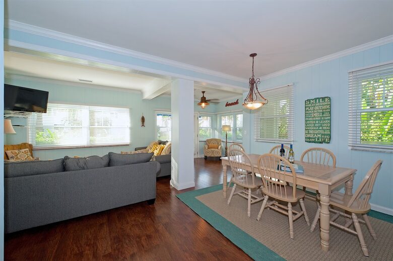 Beautiful Clearwater Beach Home & Cottage | Across from Beach - Clearwater Beach, Florida