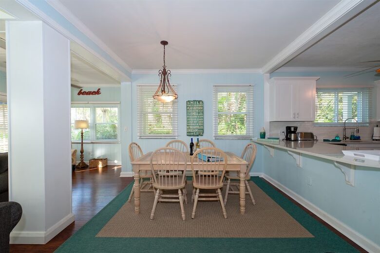 Beautiful Clearwater Beach Home & Cottage | Across from Beach - Clearwater Beach, Florida