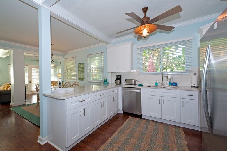 Beautiful Clearwater Beach Home & Cottage | Across from Beach - Clearwater Beach, Florida