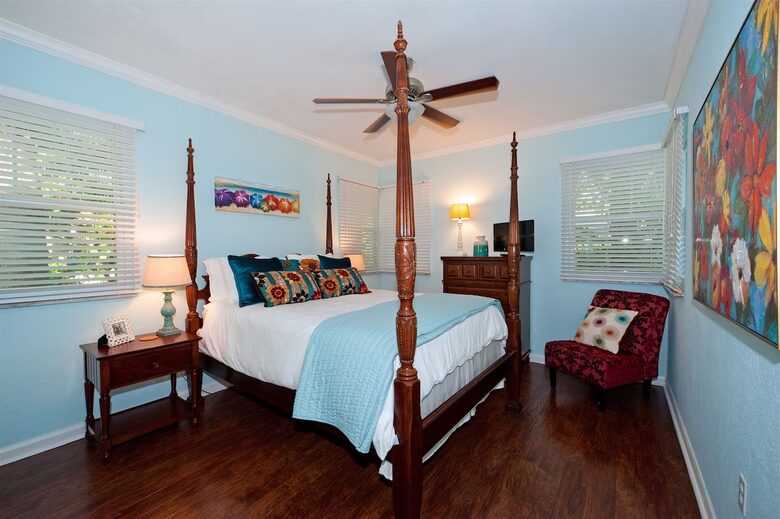 Beautiful Clearwater Beach Home & Cottage | Across from Beach - Clearwater Beach, Florida