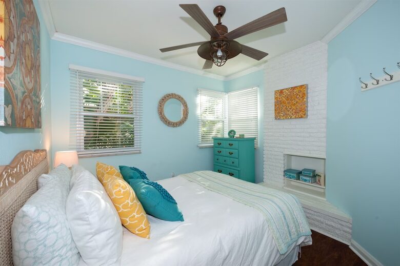 Beautiful Clearwater Beach Home & Cottage | Across from Beach - Clearwater Beach, Florida