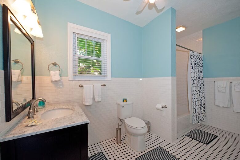 Beautiful Clearwater Beach Home & Cottage | Across from Beach - Clearwater Beach, Florida