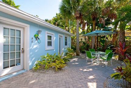 Beautiful Clearwater Beach Home & Cottage | Across from Beach - Clearwater Beach, Florida