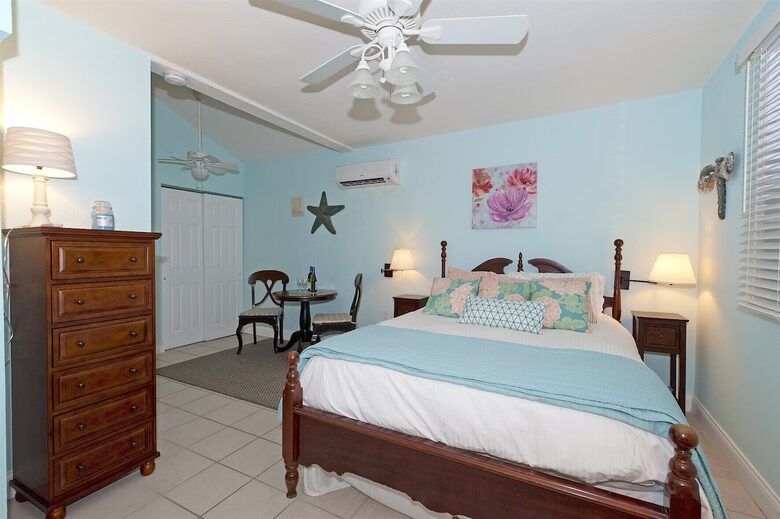 Beautiful Clearwater Beach Home & Cottage | Across from Beach - Clearwater Beach, Florida