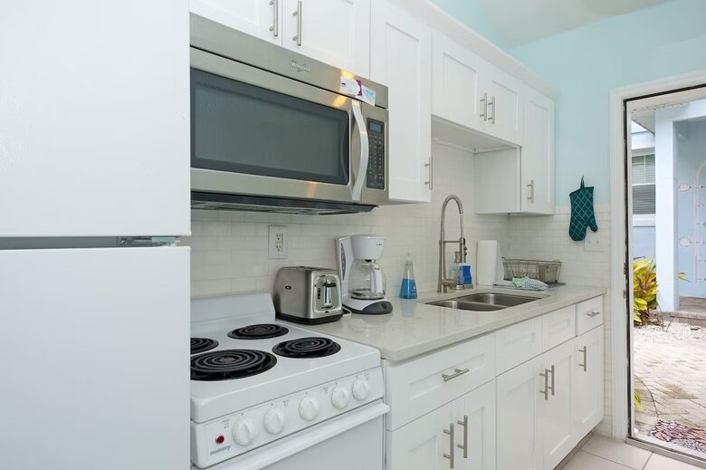 Beautiful Clearwater Beach Home & Cottage | Across from Beach - Clearwater Beach, Florida