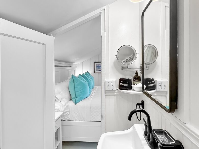 Kai Mele | Beachside Bungalow - Kailua, Hawaii