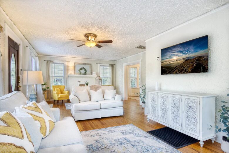 Historic Charm, Modern Comfort - Jacksonville, Florida