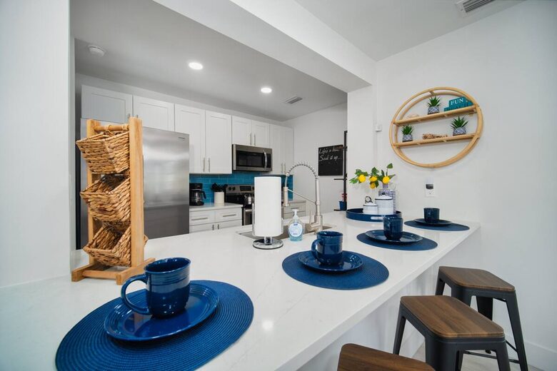 Coastal Comfort: Stylish Jacksonville Beach House - Jacksonville Beach, Florida