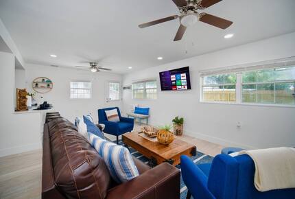 Coastal Comfort: Stylish Jacksonville Beach House - Jacksonville Beach, Florida
