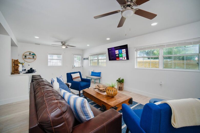 Coastal Comfort: Stylish Jacksonville Beach House - Jacksonville Beach, Florida