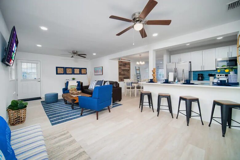 Coastal Comfort: Stylish Jacksonville Beach House - Jacksonville Beach, Florida