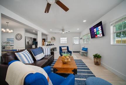 Coastal Comfort: Stylish Jacksonville Beach House - Jacksonville Beach, Florida