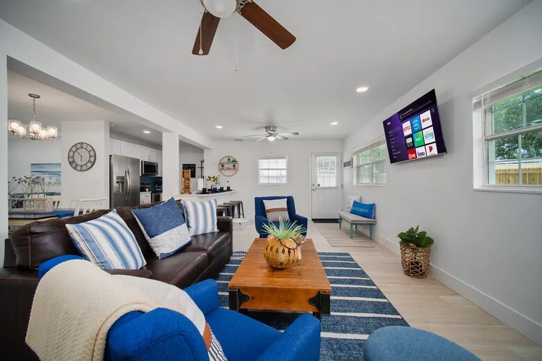 Coastal Comfort: Stylish Jacksonville Beach House - Jacksonville Beach, Florida