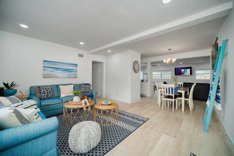 Coastal Comfort: Stylish Jacksonville Beach House - Jacksonville Beach, Florida