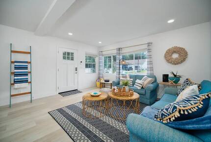Coastal Comfort: Stylish Jacksonville Beach House - Jacksonville Beach, Florida