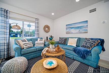 Coastal Comfort: Stylish Jacksonville Beach House - Jacksonville Beach, Florida
