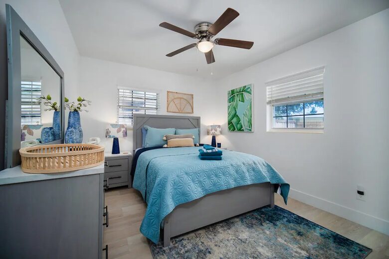 Coastal Comfort: Stylish Jacksonville Beach House - Jacksonville Beach, Florida