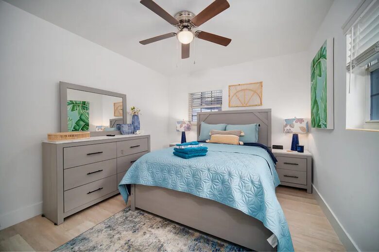 Coastal Comfort: Stylish Jacksonville Beach House - Jacksonville Beach, Florida