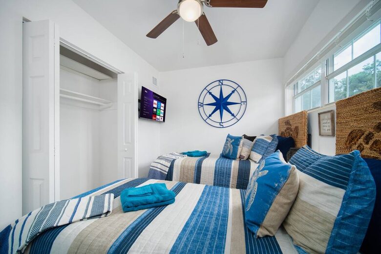 Coastal Comfort: Stylish Jacksonville Beach House - Jacksonville Beach, Florida