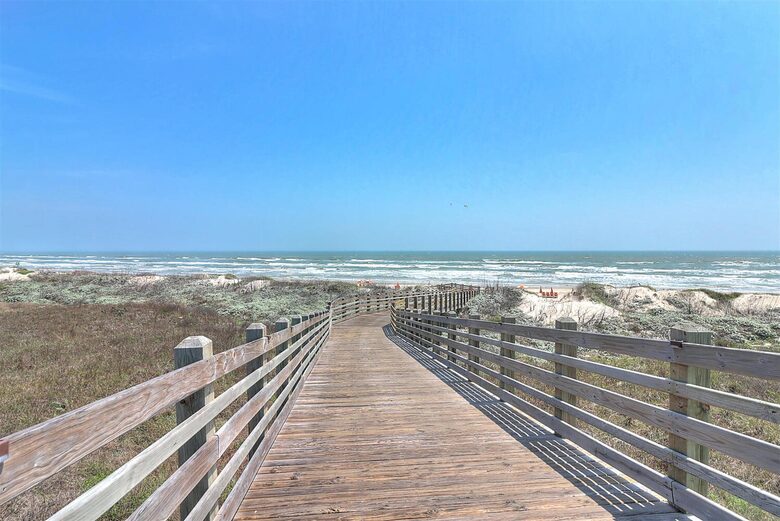 Cinnamon Shore's Casa Blanca - Port Aransas, Texas