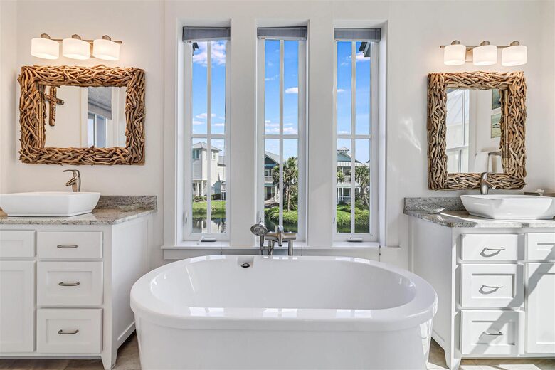 Cinnamon Shore's Casa Blanca - Port Aransas, Texas