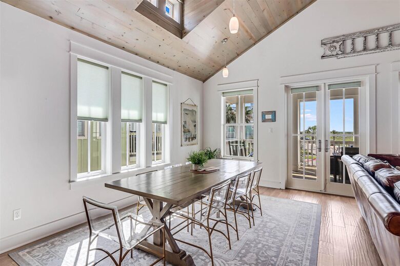 Cinnamon Shore's Casa Blanca - Port Aransas, Texas