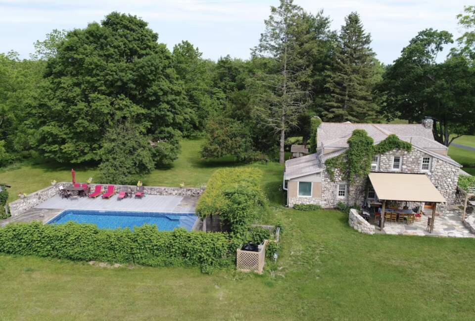 Lavender Hill Estate | Private 37 acres,1.5 hour from NYC, Heated Pool, Jacuzzi - Pine Bush, New York