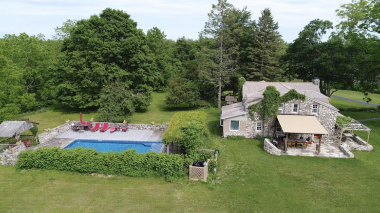 Lavender Hill Estate | Private 37 acres,1.5 hour from NYC, Heated Pool, Jacuzzi - Pine Bush, New York