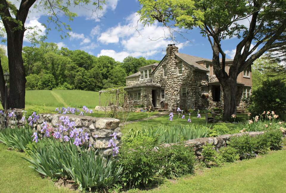 Lavender Hill Estate | Private 37 acres,1.5 hour from NYC, Heated Pool, Jacuzzi - Pine Bush, New York