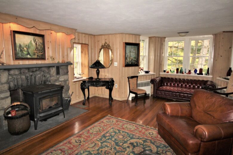 Lavender Hill Estate | Private 37 acres,1.5 hour from NYC, Heated Pool, Jacuzzi - Pine Bush, New York