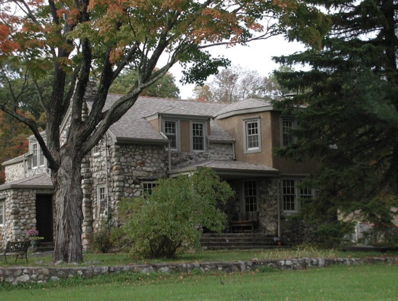 Lavender Hill Estate | Private 37 acres,1.5 hour from NYC, Heated Pool, Jacuzzi - Pine Bush, New York