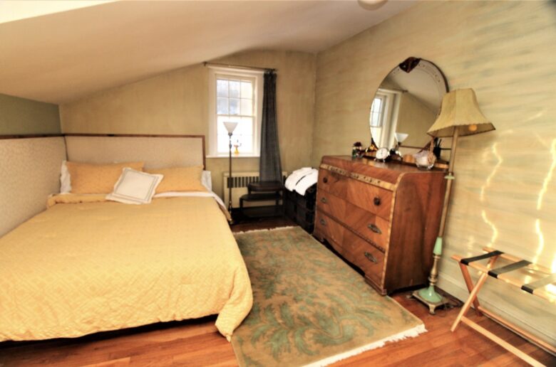 Lavender Hill Estate | Private 37 acres,1.5 hour from NYC, Heated Pool, Jacuzzi - Pine Bush, New York