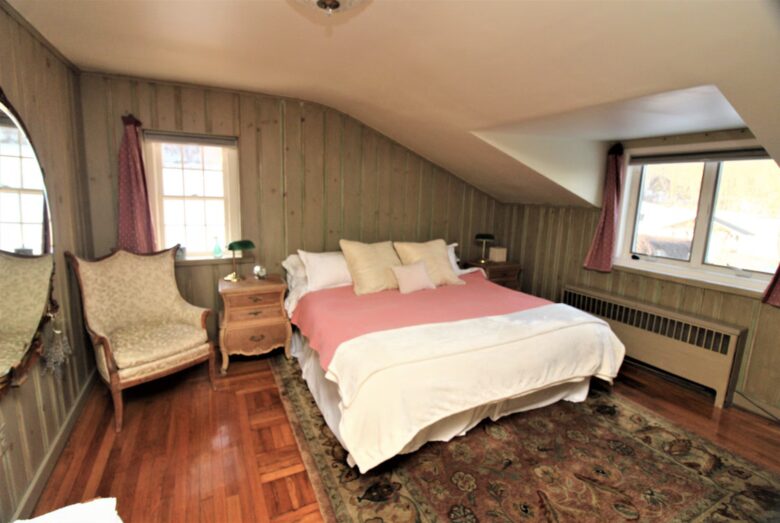 Lavender Hill Estate | Private 37 acres,1.5 hour from NYC, Heated Pool, Jacuzzi - Pine Bush, New York