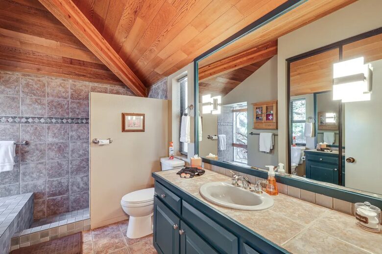Upper master bath