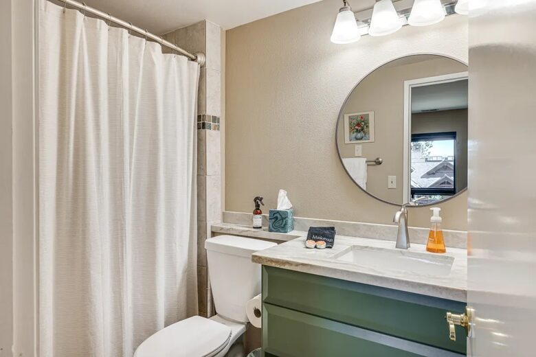 Lower master bathroom