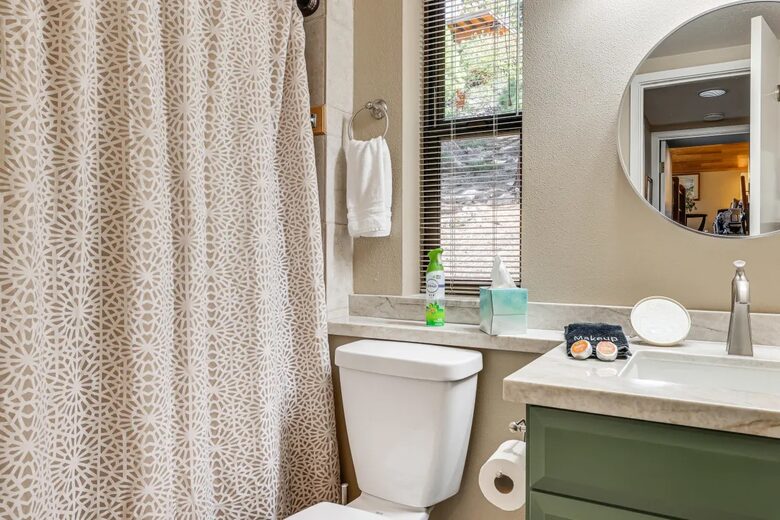 Lower bathroom for bedrooms 1 & 2