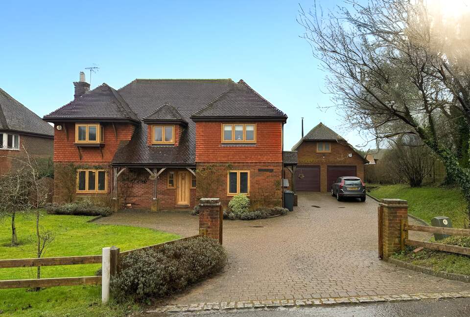Mandalay Lodge - Medstead, United Kingdom