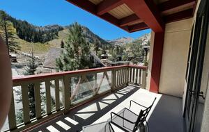 Luxury Alpine Retreat w Stunning Views & Summer/Fall Adventures at Palisades Tahoe - Olympic Valley, California