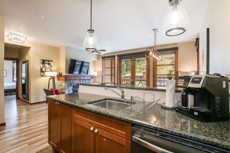 Luxury Alpine Retreat w Stunning Views & Summer/Fall Adventures at Palisades Tahoe - Olympic Valley, California