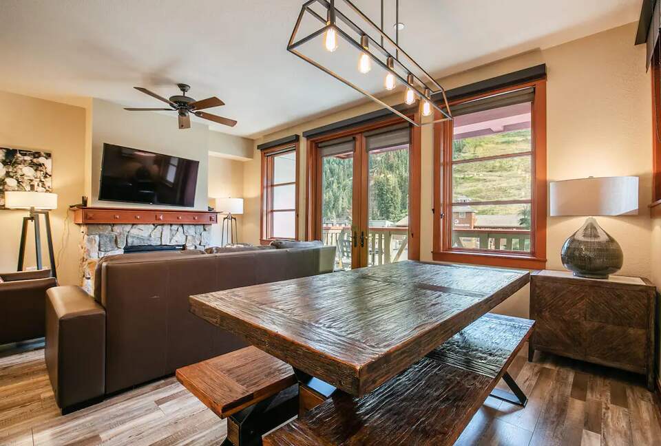 Luxury Alpine Retreat w Stunning Views & Summer/Fall Adventures at Palisades Tahoe - Olympic Valley, California