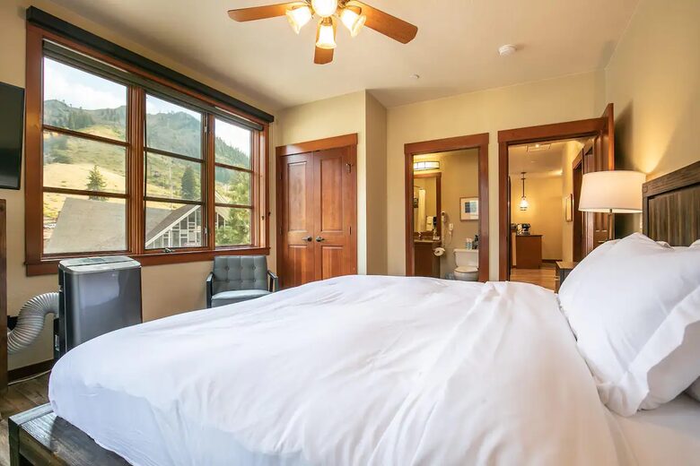 Luxury Alpine Retreat w Stunning Views & Summer/Fall Adventures at Palisades Tahoe - Olympic Valley, California