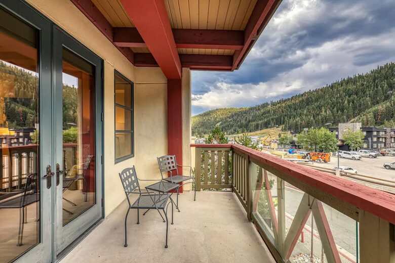 Luxury Alpine Retreat w Stunning Views & Summer/Fall Adventures at Palisades Tahoe - Olympic Valley, California