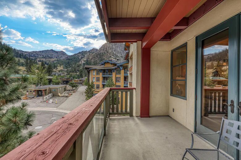 Luxury Alpine Retreat w Stunning Views & Summer/Fall Adventures at Palisades Tahoe - Olympic Valley, California